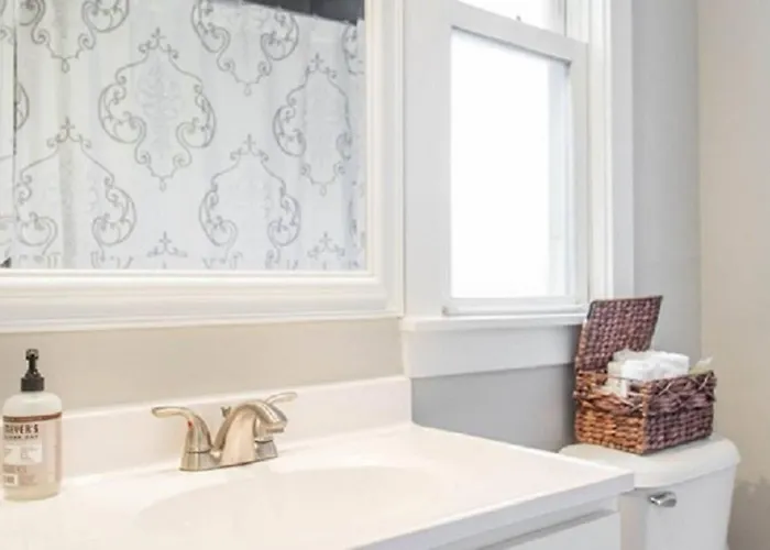 Apartamento Cozy W Front Porch Dt Near Naval Base