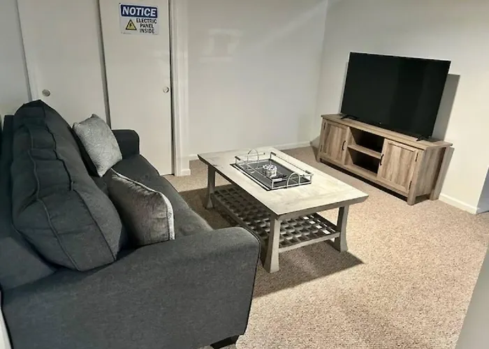 Cozy W Front Porch Dt Near Naval Base * Libertyville