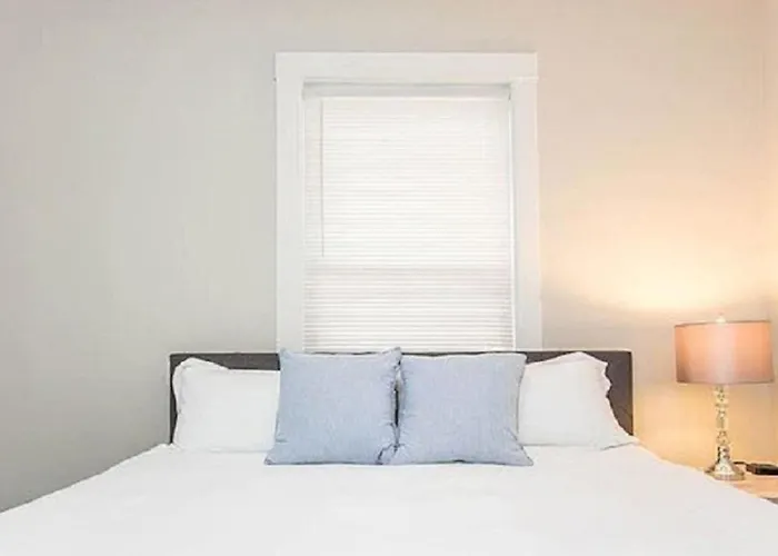 Cozy W Front Porch Dt Near Naval Base * Libertyville