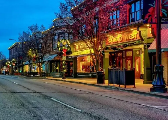 Cozy W Front Porch Dt Near Naval Base Apartment Libertyville