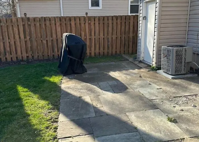 Cozy W Front Porch Dt Near Naval Base Apartment *