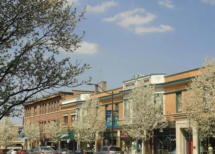 Cozy W Front Porch Dt Near Naval Base