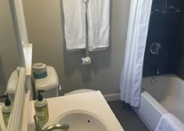 Apartment Cozy W Front Porch Dt Near Naval Base