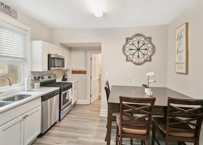 Apartment Cozy W Front Porch Dt Near Naval Base Libertyville