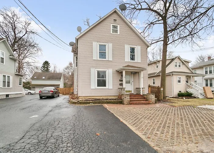 Cozy W Front Porch Dt Near Naval Base * Libertyville