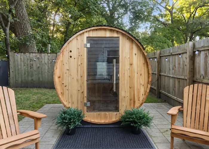Cozy W Front Porch Dt Near Naval Base Apartment *