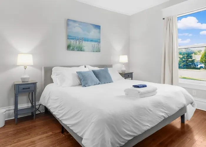 Apartment Cozy W Front Porch Dt Near Naval Base *