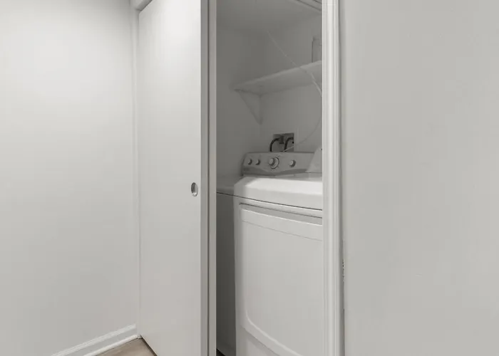 Cozy W Front Porch Dt Near Naval Base * Libertyville
