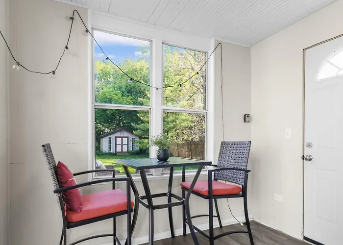 Apartment Cozy W Front Porch Dt Near Naval Base Libertyville