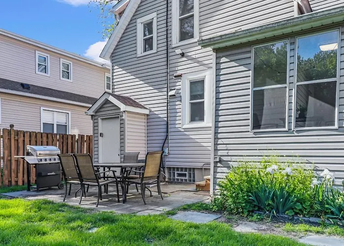 Cozy W Front Porch Dt Near Naval Base Libertyville