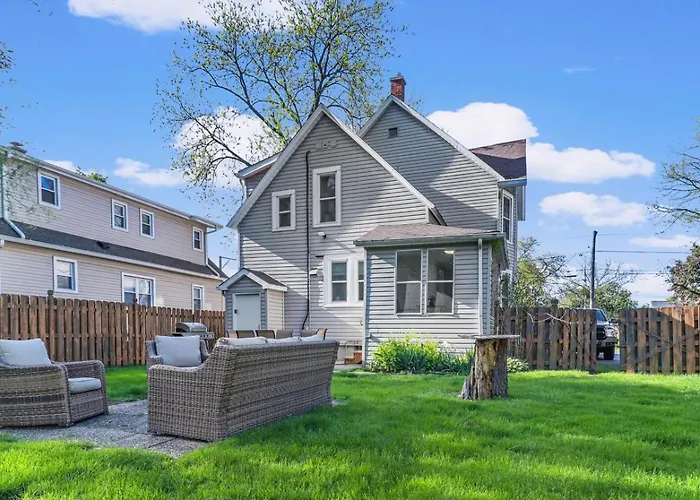 Cozy W Front Porch Dt Near Naval Base * Libertyville