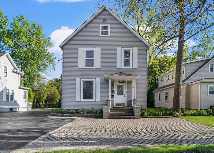 Cozy W Front Porch Dt Near Naval Base Apartment *