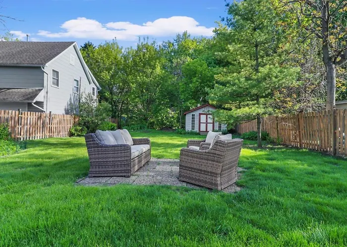 Cozy W Front Porch Dt Near Naval Base * Libertyville