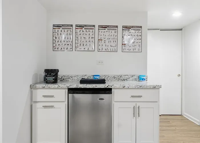 Apartment Cozy W Front Porch Dt Near Naval Base
