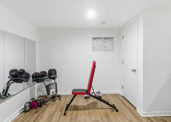 Cozy W Front Porch Dt Near Naval Base Apartment *